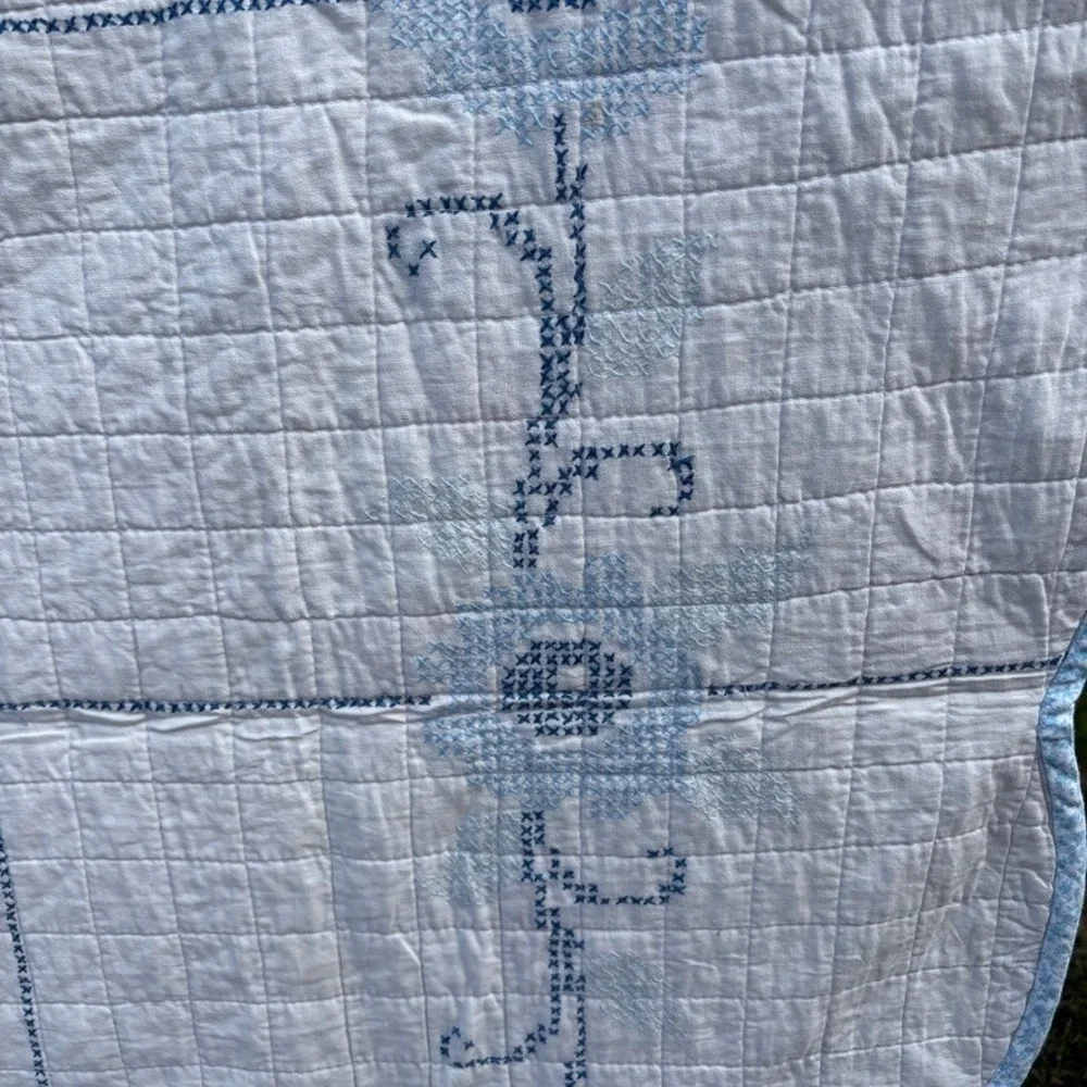 Vtg Hand Embroidered/Cross Stitch Reversible Quilt Floral Scalloped Edge Cottage